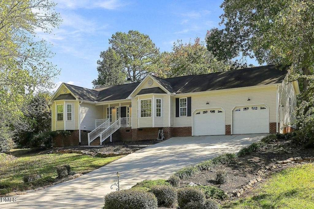 2352 Rowland Pond Dr, Willow Spring, NC 27592