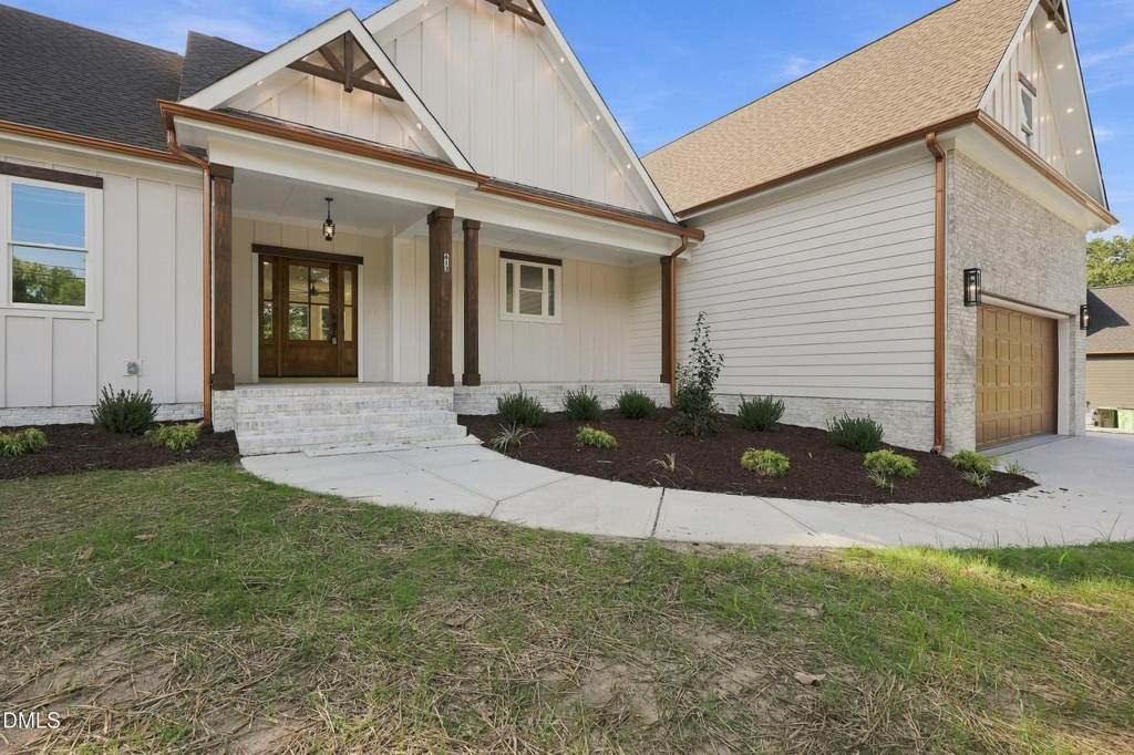 Photo 5 of 613 Pearces Rd