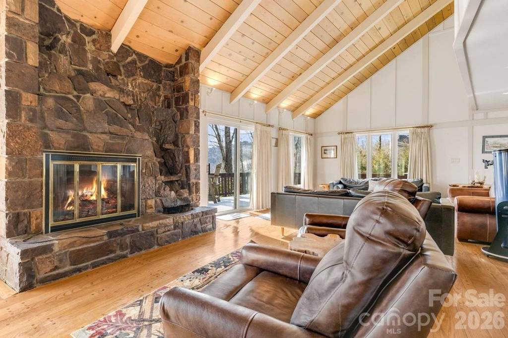 Photo 5 of 301 Highland Cir