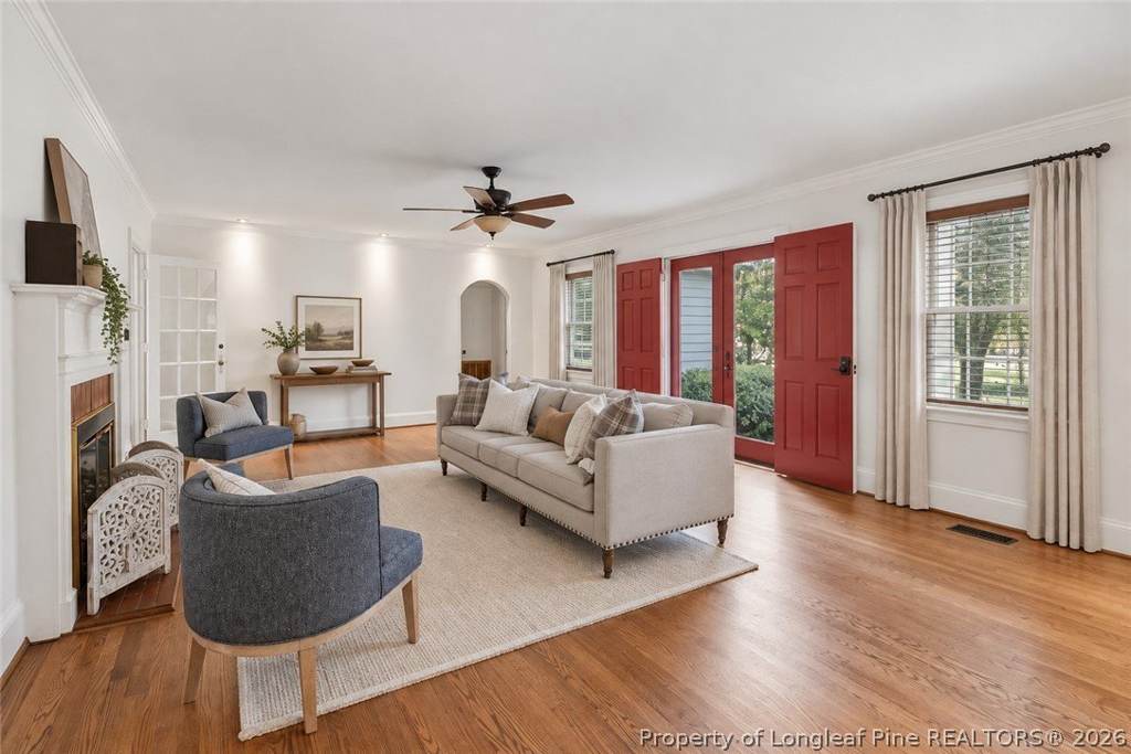 Photo 3 of 300 Pinecrest Dr