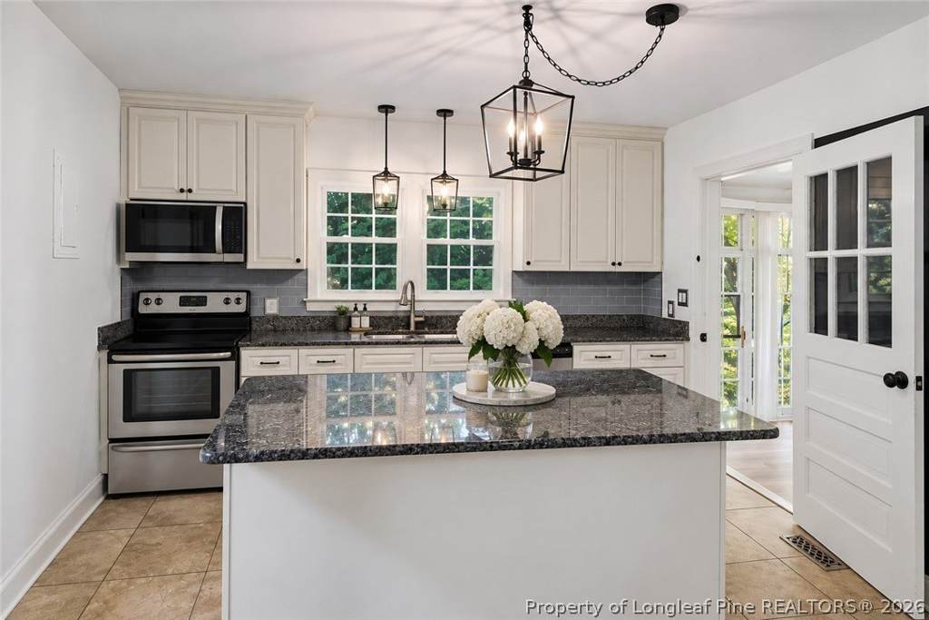 Photo 6 of 300 Pinecrest Dr