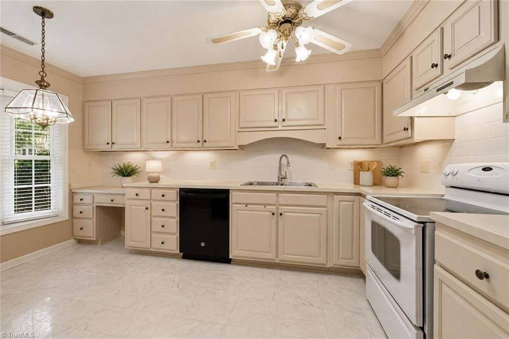 Photo 5 of 1109 Yellowbell Pl