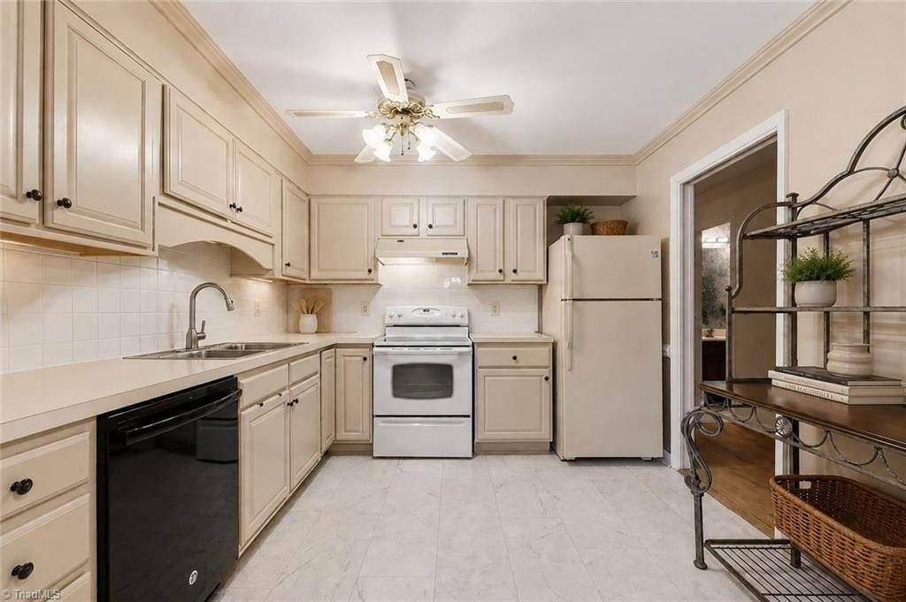 Photo 6 of 1109 Yellowbell Pl